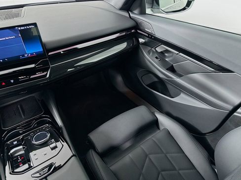 Used 2025 BMW 530i image 24