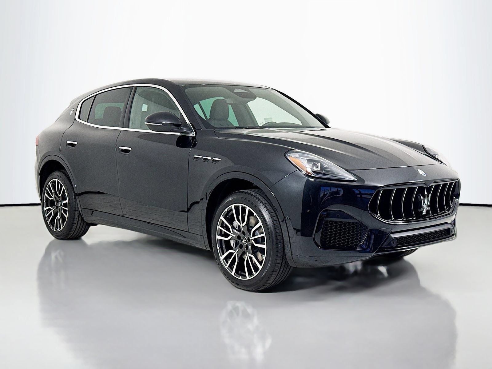 Used 2025 Maserati Grecale GT AWD/4WD image 1