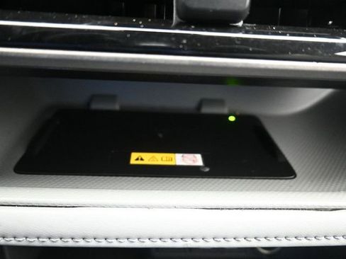 Used 2023 Toyota Highlander XLE image 19