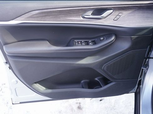 Used 2023 Jeep Grand Cherokee L Limited w/ Luxury Tech Group II image 11