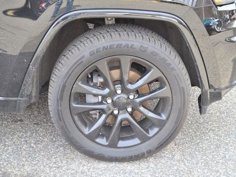 Used 2020 Jeep Grand Cherokee Altitude image 10