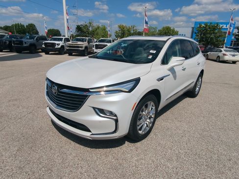 Used 2023 Buick Enclave Essence w/ Experience Buick Package FWD image 5