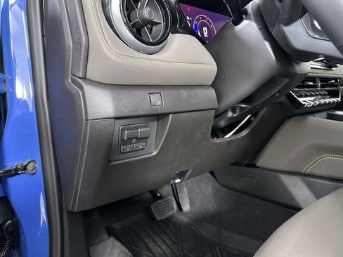 New 2026 Chevrolet Colorado ZR2 w/ Technology Package AWD/4WD image 18