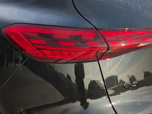 Used 2025 Audi Q5 Premium Plus w/ Premium Plus image 18