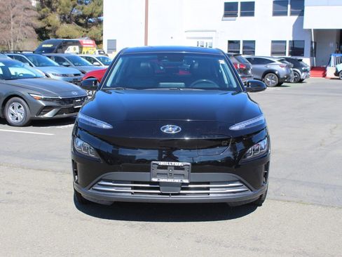 Used 2023 Hyundai Kona Limited image 4