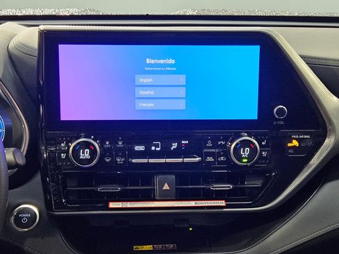 New 2026 Toyota Highlander Platinum AWD/4WD image 17