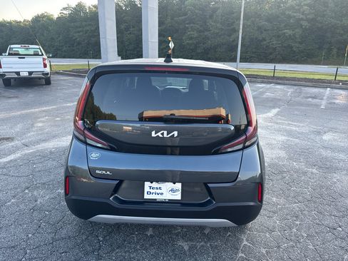 Used 2025 Kia Soul LX w/ LX Technology Package FWD image 6