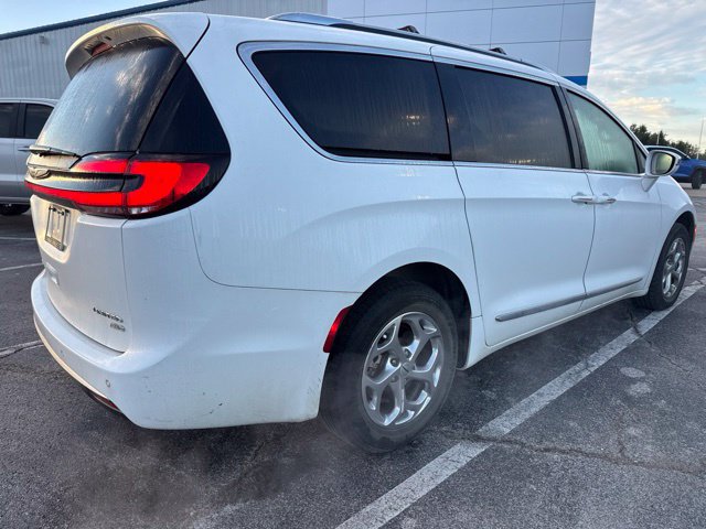 Used 2021 Chrysler Pacifica Limited AWD/4WD image 2