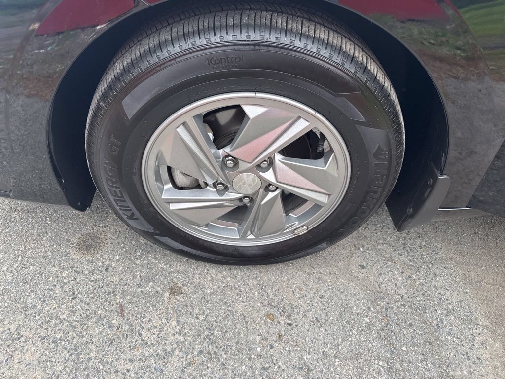 Certified 2026 Hyundai Elantra SE FWD image 12