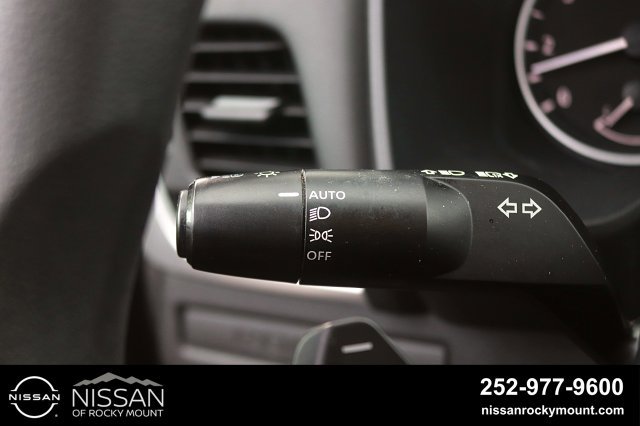 Used 2024 Nissan Rogue S AWD/4WD image 23
