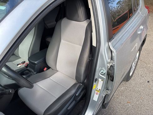 Used 2014 Toyota RAV4 LE image 2