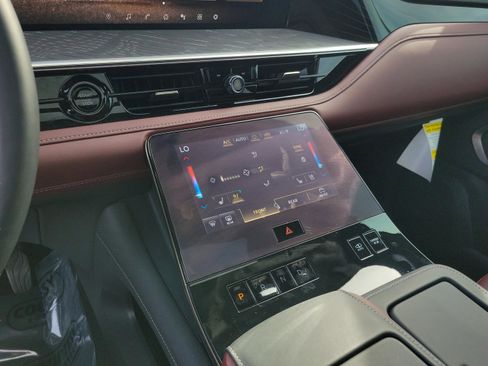 Used 2025 INFINITI QX80 Autograph w/ Autograph Exterior Package image 18