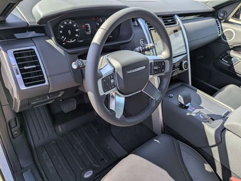New 2026 Land Rover Discovery S image 7