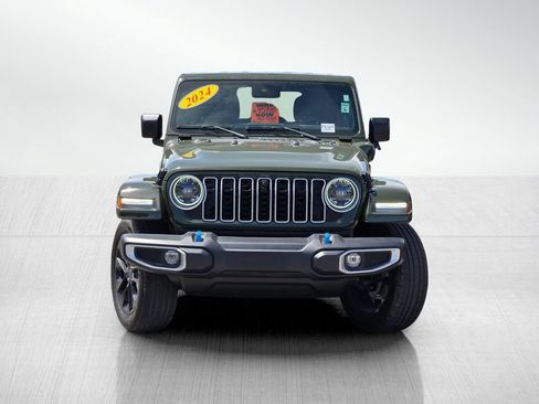 Used 2024 Jeep Wrangler Unlimited Sahara w/ Technology Group AWD/4WD image 2