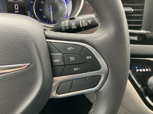 Used 2023 Chrysler Voyager LX image 30