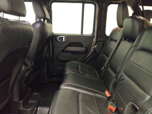 Used 2018 Jeep Wrangler Unlimited Sahara image 18