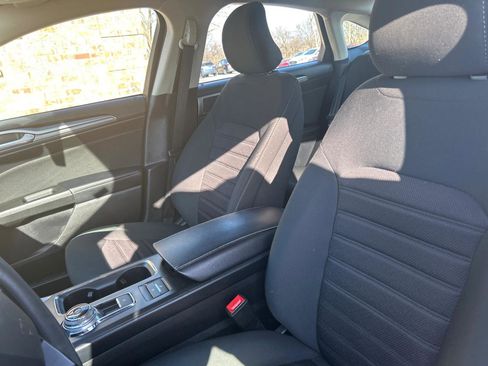 Used 2019 Ford Fusion SE FWD image 20
