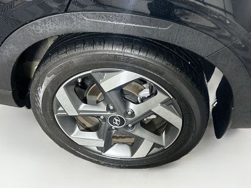 Used 2023 Hyundai Venue SEL image 11