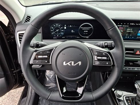 Certified 2025 Kia Seltos SX w/ SX Sunroof Package image 21