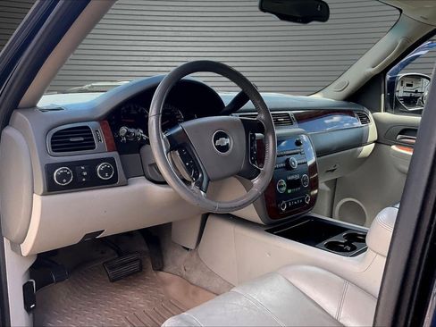 Used 2008 Chevrolet Suburban LT w/ LT Preferred Equipment Group AWD/4WD image 16