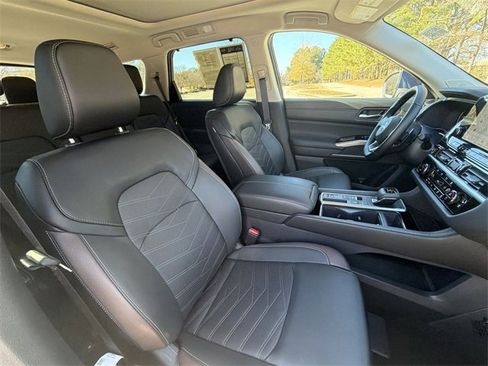 Used 2024 Nissan Pathfinder Platinum w/ Cargo Package image 27