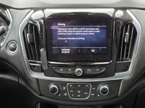 Used 2022 Chevrolet Traverse LT image 19