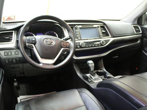 Used 2017 Toyota Highlander Limited Platinum image 7