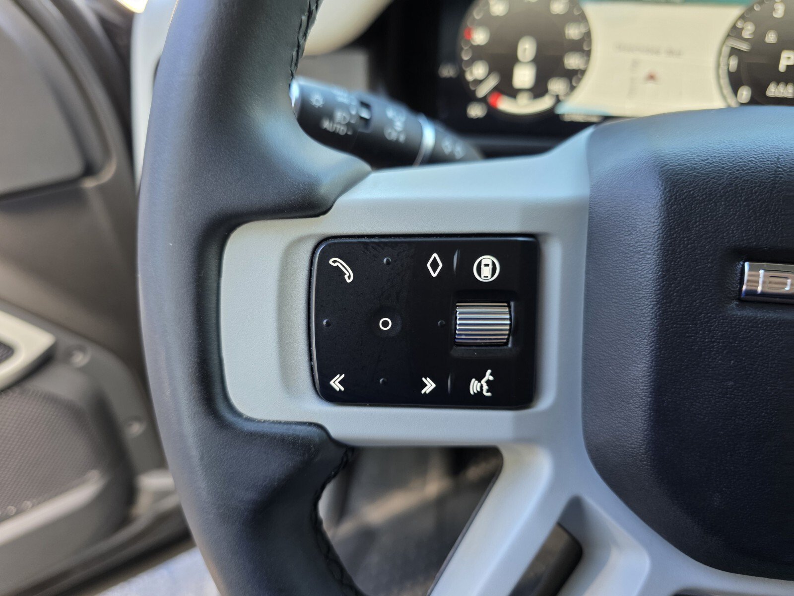 Certified 2024 Land Rover Defender 110 S AWD/4WD image 20