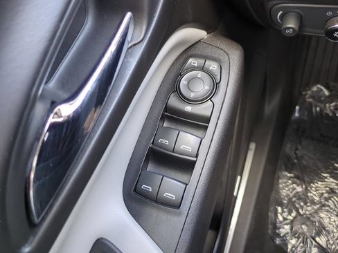 Used 2018 Chevrolet Equinox Premier FWD image 20