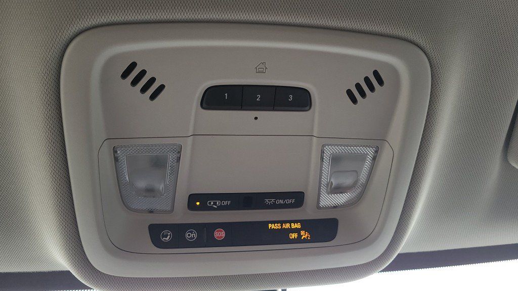 Used 2021 Chevrolet Traverse LT FWD image 28