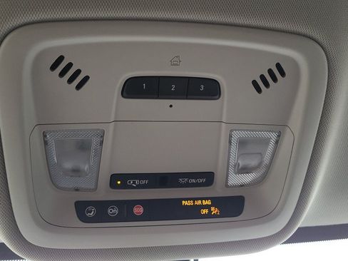 Used 2021 Chevrolet Traverse LT FWD image 28