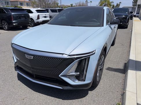 Used 2024 Cadillac Lyriq Luxury w/ LPO, Floor Liner Package AWD/4WD image 2