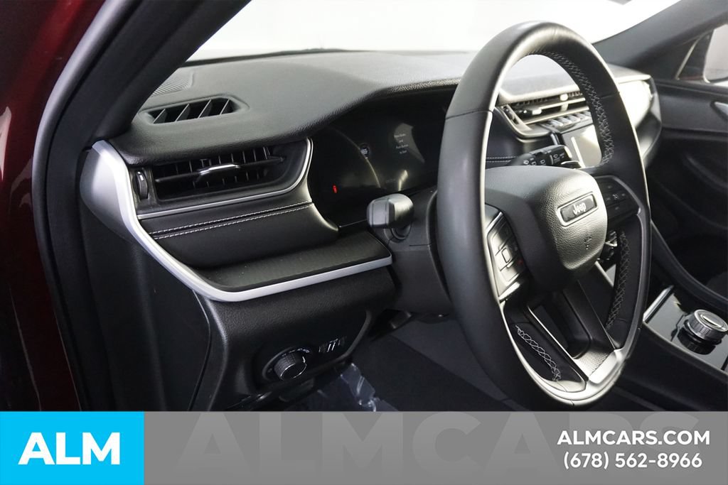 Used 2025 Jeep Grand Cherokee Altitude AWD/4WD image 33