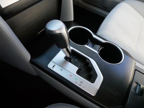 Used 2013 Toyota Camry LE image 24