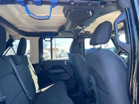 Used 2019 Jeep Wrangler Unlimited Sahara image 17