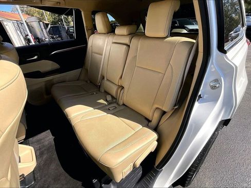 Used 2019 Toyota Highlander Limited image 20