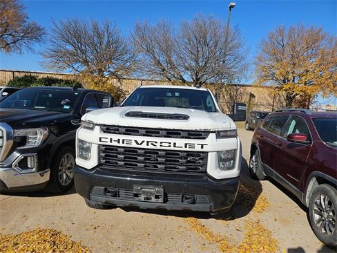 Used 2022 Chevrolet Silverado 2500 Custom w/ Custom Value Package image 2