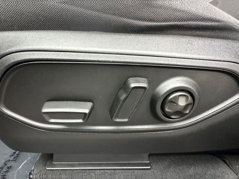 Used 2024 Jeep Grand Cherokee Laredo X image 10