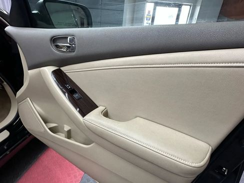 Used 2011 Nissan Altima 3.5 SR w/ 3.5SR Premium Pkg image 26