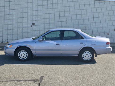 Used 1997 Toyota Camry LE FWD image 4