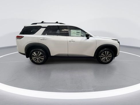 New 2026 Nissan Pathfinder SL image 9