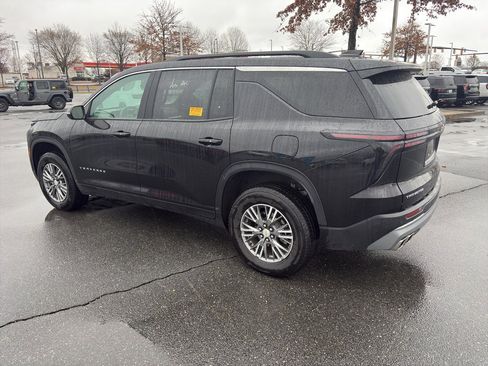 Used 2025 Chevrolet Traverse LT image 5