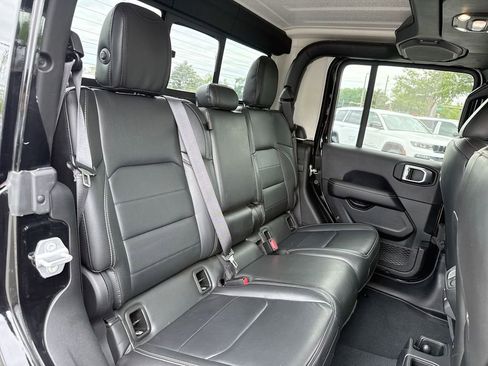 Used 2022 Jeep Gladiator Overland w/ Popular Equipment Package AWD/4WD image 25