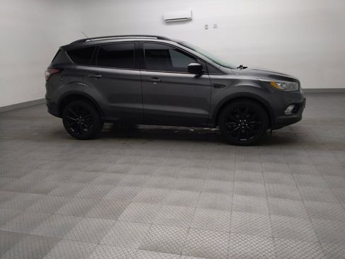 Used 2017 Ford Escape SE w/ Equipment Group 201A FWD image 11