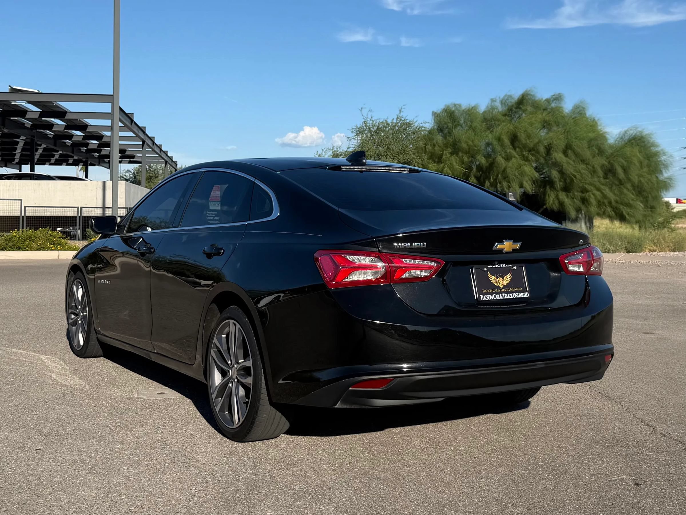Used 2022 Chevrolet Malibu LT FWD image 2