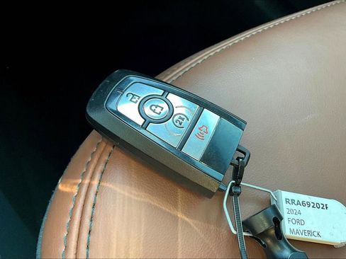 Used 2024 Ford Maverick Lariat image 11