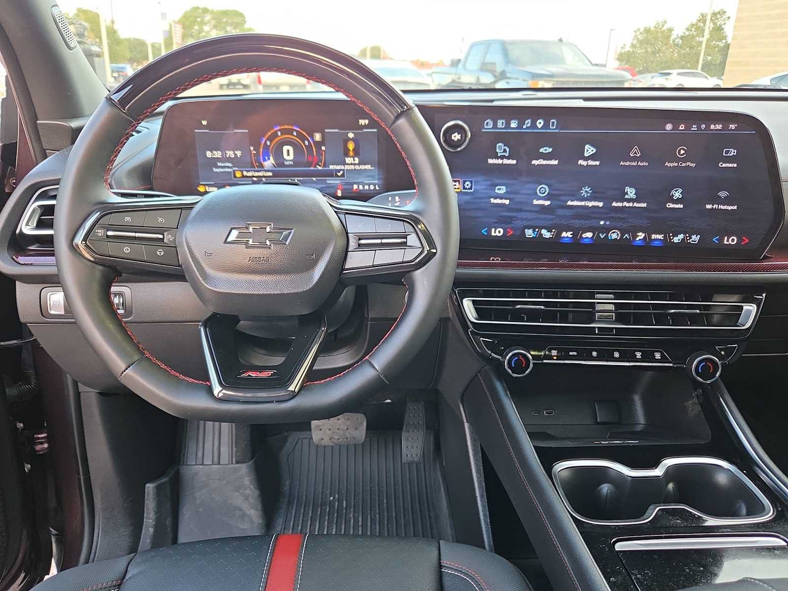 Used 2026 Chevrolet Traverse RS w/ LPO, Floor Liner Package FWD image 14