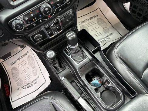 Used 2021 Jeep Wrangler Unlimited Sahara image 33