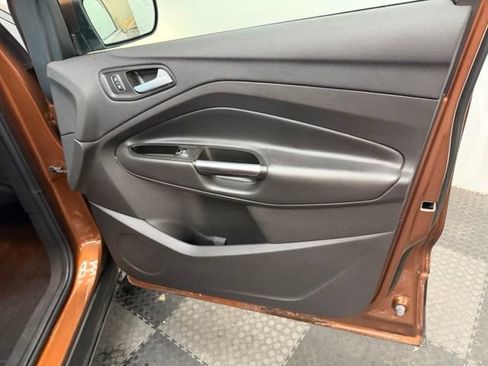 Used 2017 Ford Escape SE w/ Equipment Group 201A AWD/4WD image 36