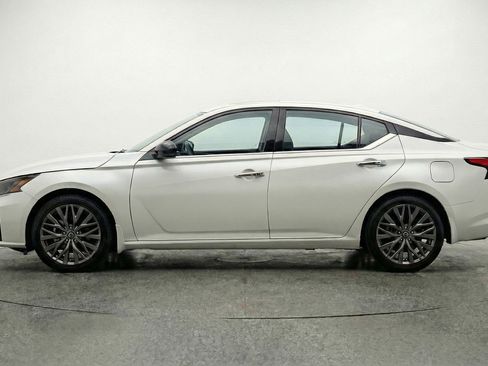 Used 2025 Nissan Altima 2.5 SV FWD image 5
